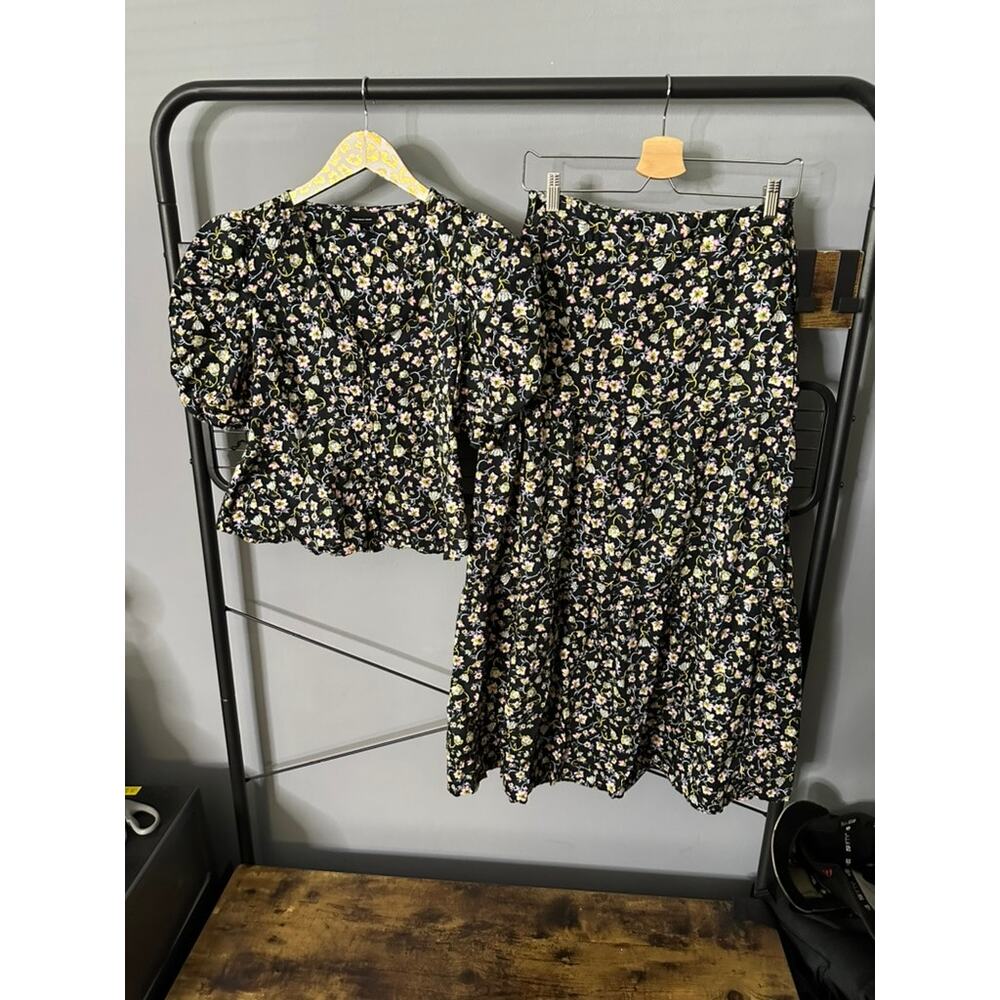 Who What Wear Women's 2 Piece Skirt and Blouse | 6 Small